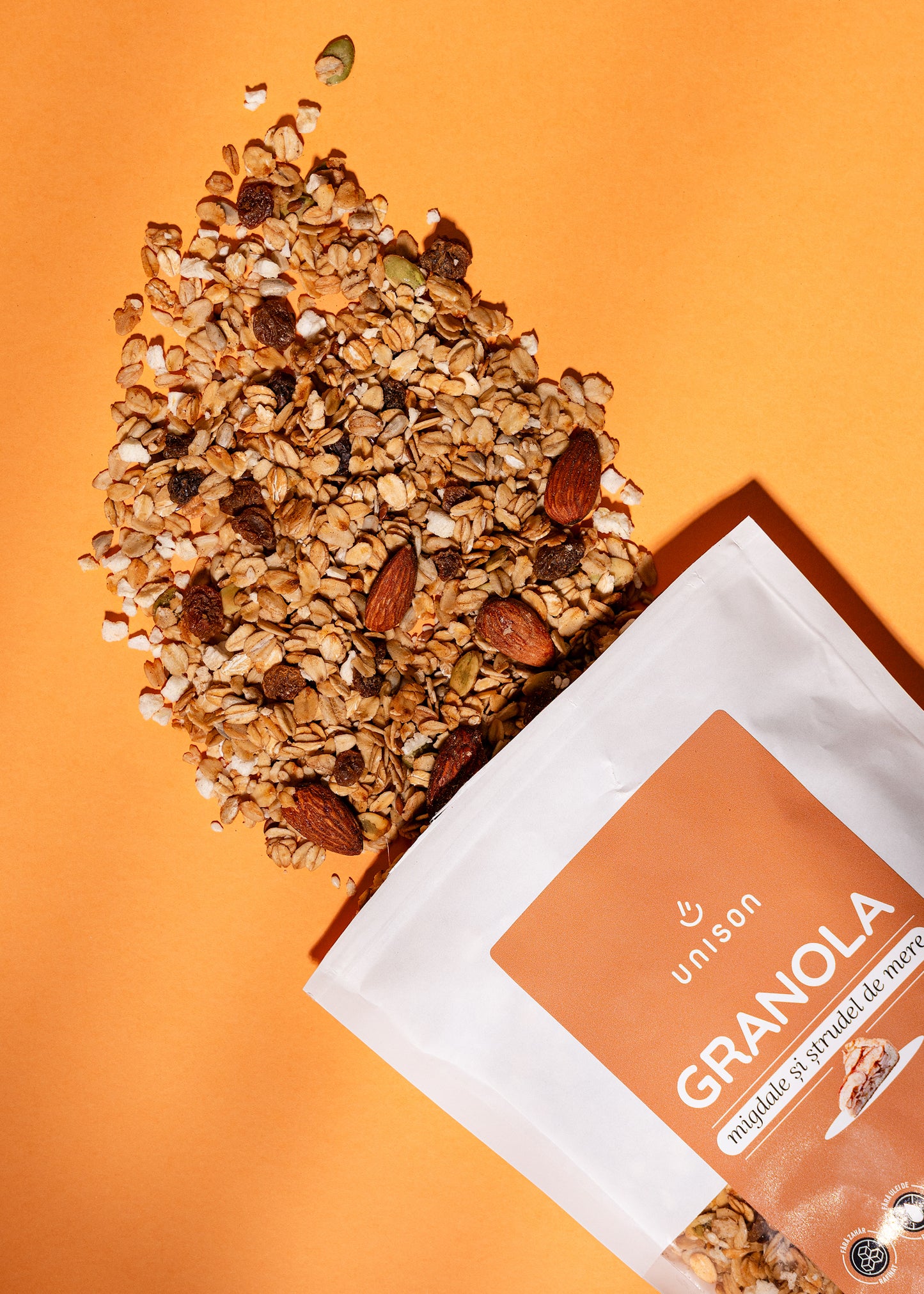 Granola cu migdale și ștrudel cu mere 450g