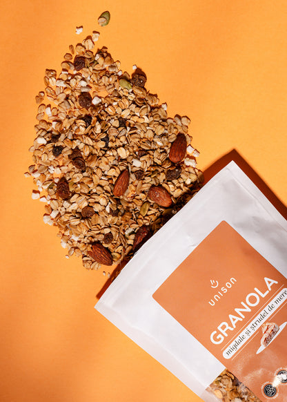 Granola cu migdale și ștrudel cu mere 450g